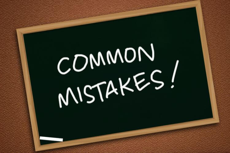 Framed chalkboard with handwritten “Common Mistakes,” highlighting pitfalls in marketing or business strategies.